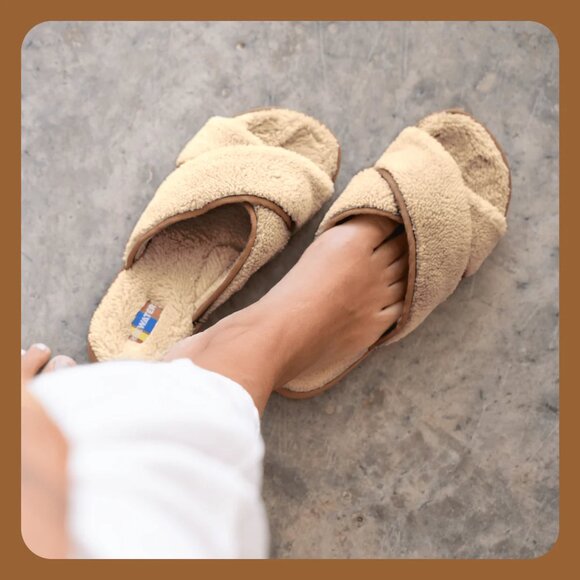 NEW Freewaters Cuddles Cloud 9 Sandals For Women in tan 625261s - Picture 9 of 10